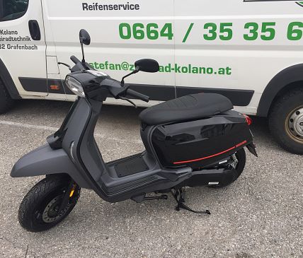 Lambretta V125 Special Pirelli Edition