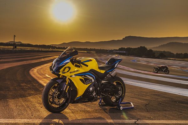 GSX-R1000--1880