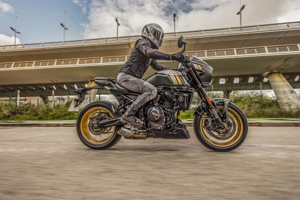 Suzuki-800TT-T-2429